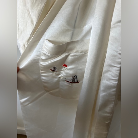 Traditional Chinese Silk Embroidered Robe - Picture 3 of 5